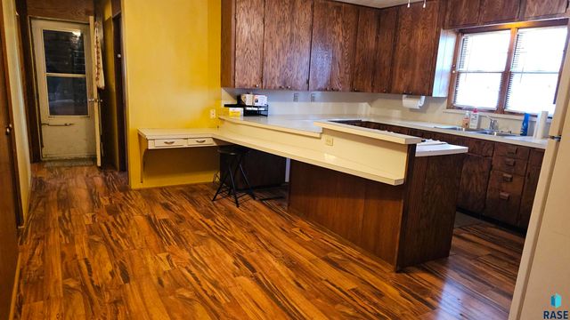 2421 S West Ave Avenue, Sioux Falls, SD 57105