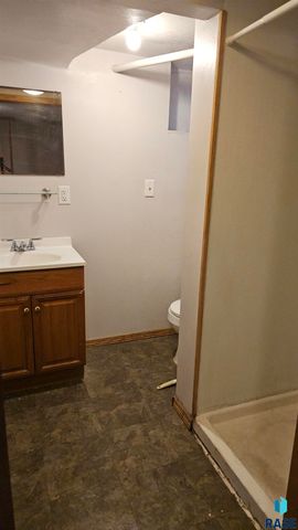 2421 S West Ave Avenue, Sioux Falls, SD 57105