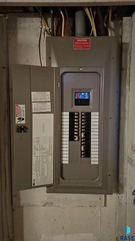 2421 S West Ave Avenue, Sioux Falls, SD 57105