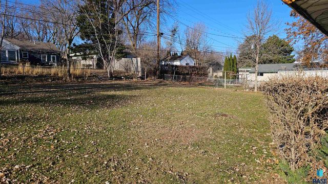 2421 S West Ave Avenue, Sioux Falls, SD 57105