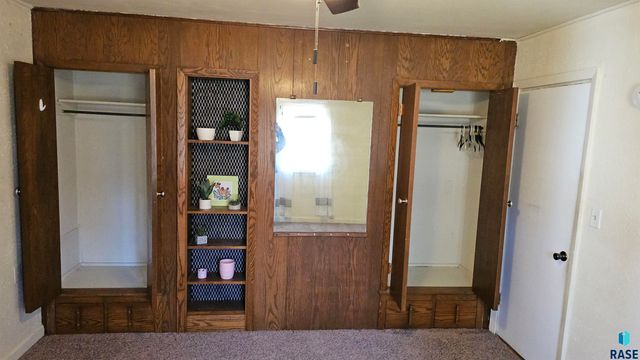 2421 S West Ave Avenue, Sioux Falls, SD 57105