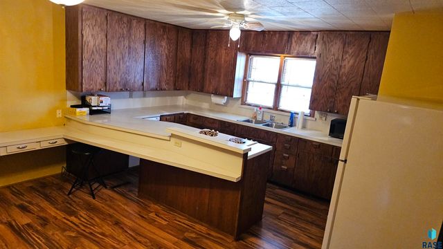 2421 S West Ave Avenue, Sioux Falls, SD 57105