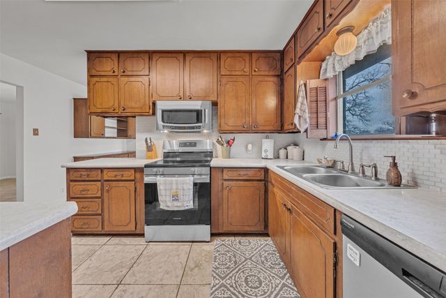 5400 County Road 402, Grandview, TX 76050