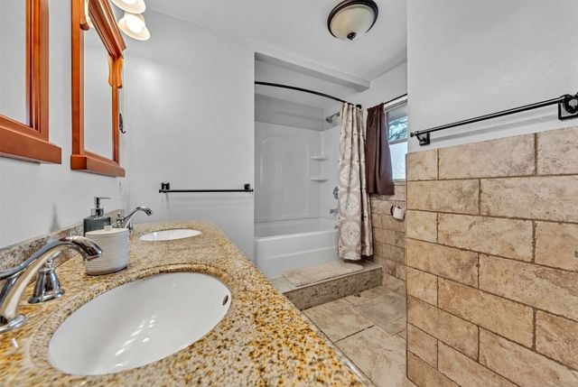 5400 County Road 402, Grandview, TX 76050