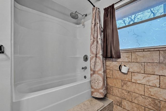 5400 County Road 402, Grandview, TX 76050