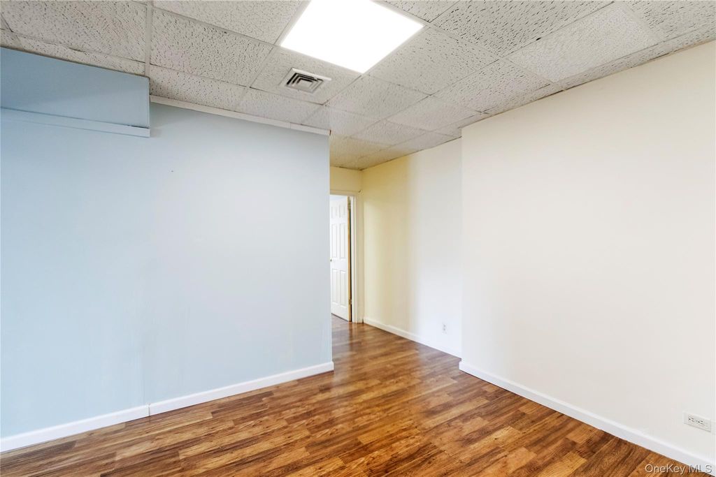 29 Glen Cove Avenue 210, Glen Cove, NY 11542 — photo 3