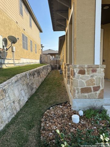 1530 Eagle Gln, San Antonio, TX 78260