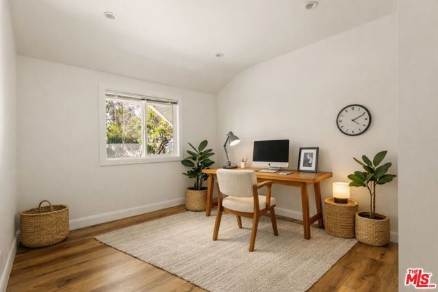 23153 Gonzales Drive, Woodland Hills (los Angeles), CA 91367