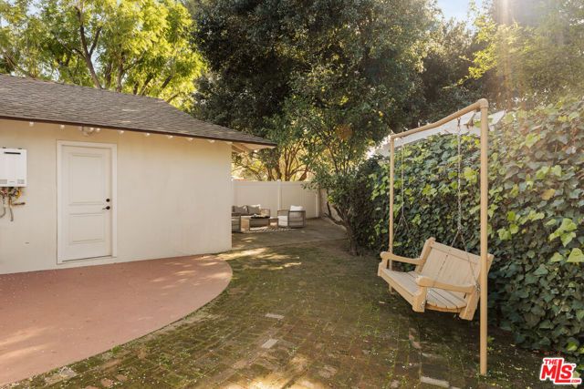 23153 Gonzales Drive, Woodland Hills (los Angeles), CA 91367