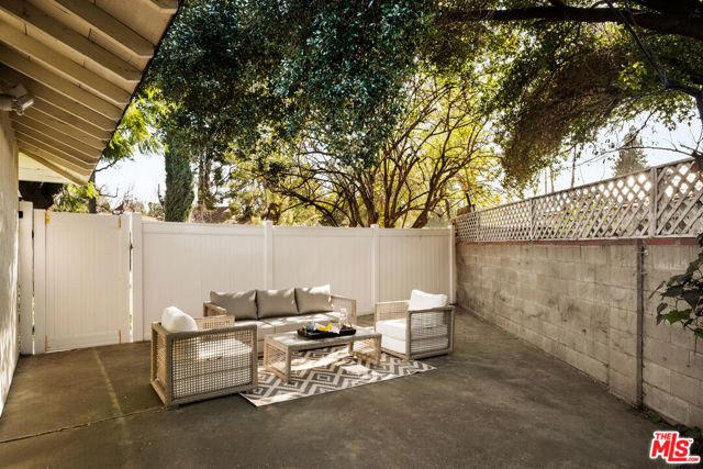 23153 Gonzales Drive, Woodland Hills (los Angeles), CA 91367