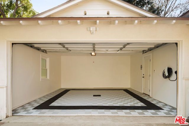 23153 Gonzales Drive, Woodland Hills (los Angeles), CA 91367