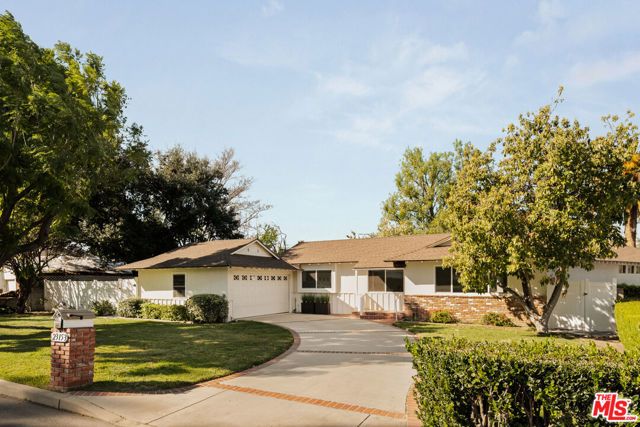 23153 Gonzales Drive, Woodland Hills (los Angeles), CA 91367