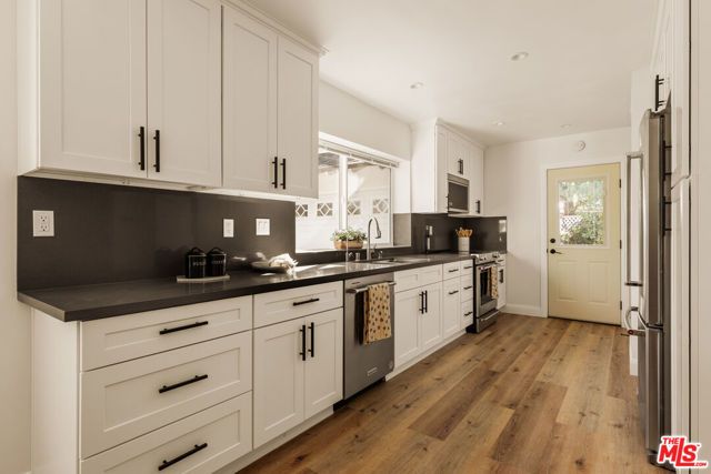 23153 Gonzales Drive, Woodland Hills (los Angeles), CA 91367