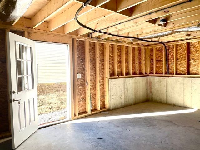 215 High Street 21, Taunton, MA 02780