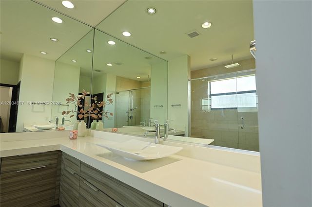 16065 SW 136th Ter, Miami, FL 33196