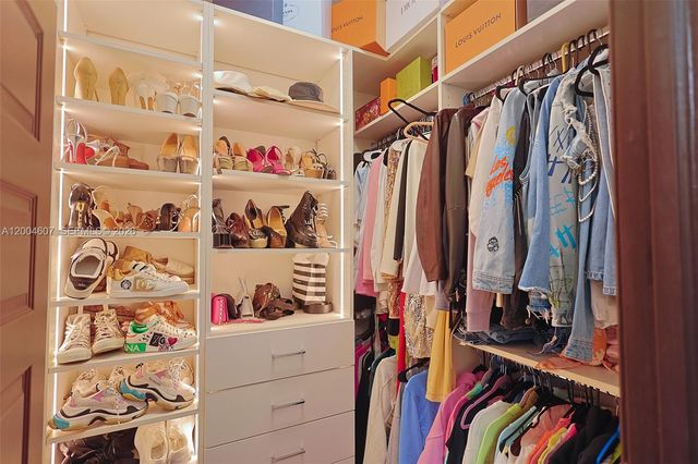 16065 SW 136th Ter, Miami, FL 33196