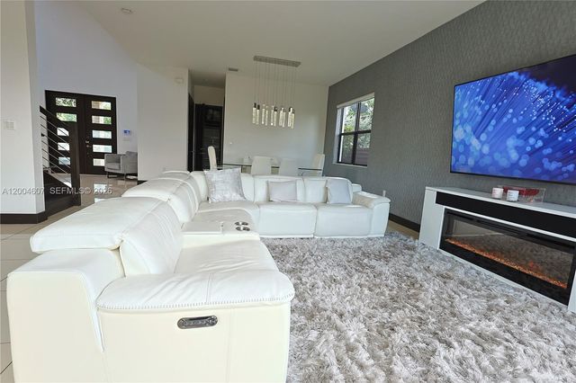 16065 SW 136th Ter, Miami, FL 33196