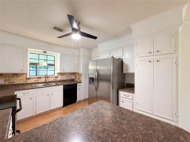 1001 Windy Drive, Brenham, TX 77833