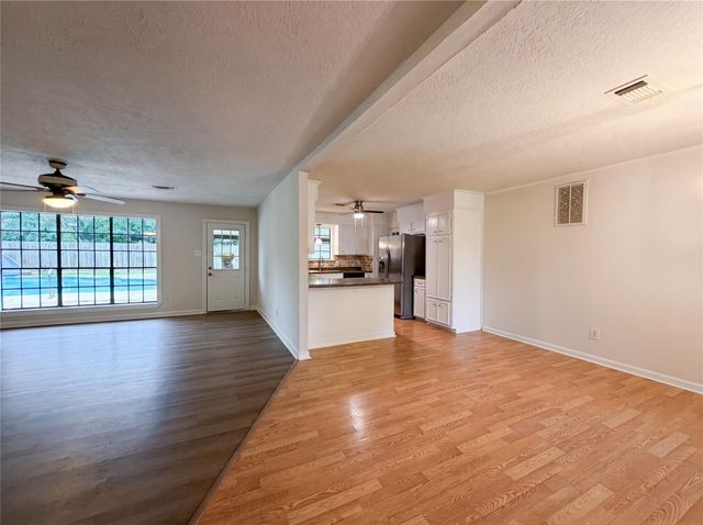 1001 Windy Drive, Brenham, TX 77833