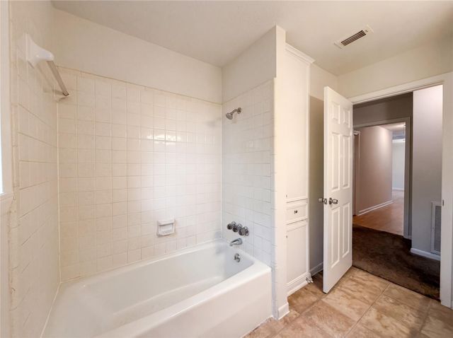 1001 Windy Drive, Brenham, TX 77833