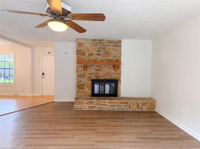 1001 Windy Drive, Brenham, TX 77833