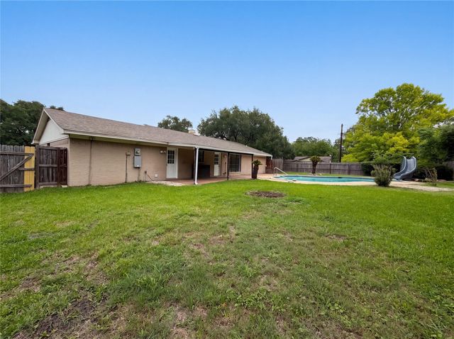 1001 Windy Drive, Brenham, TX 77833