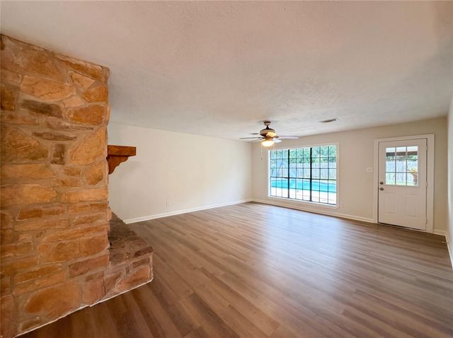 1001 Windy Drive, Brenham, TX 77833