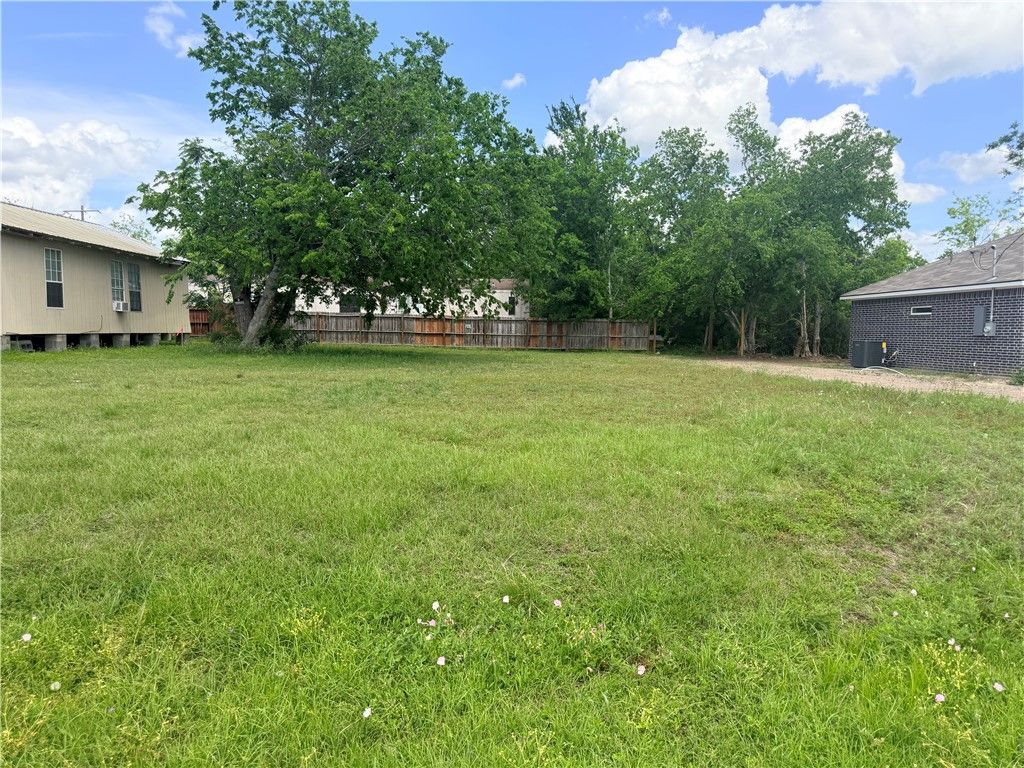606 7th Street, Navasota, TX 77868 — exterior