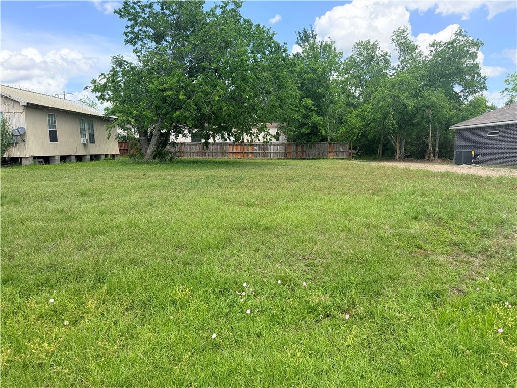 606 7th Street, Navasota, TX 77868 — photo 3