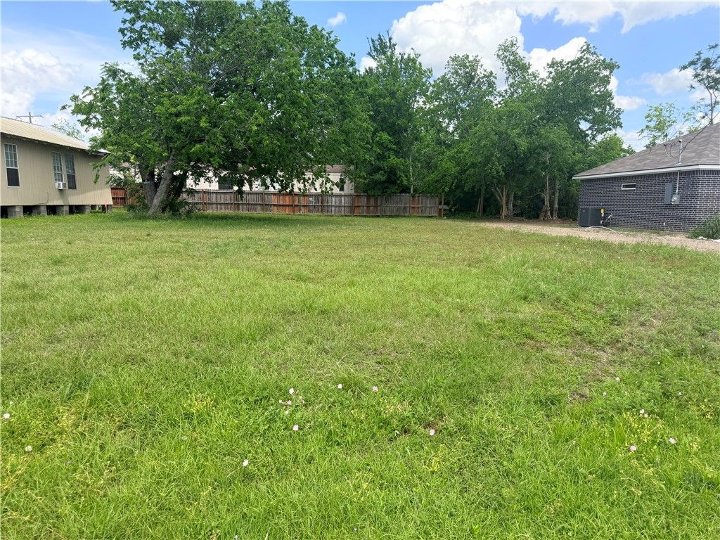 606 7th Street, Navasota, TX 77868 — photo 4