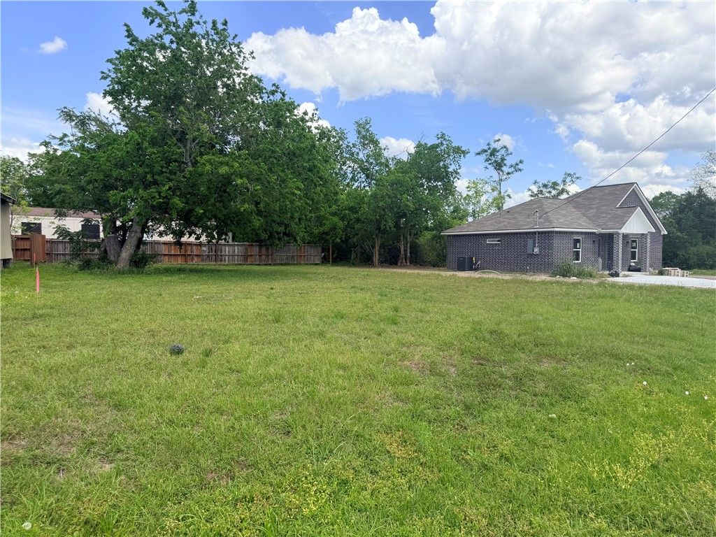 606 7th Street, Navasota, TX 77868 — photo 5