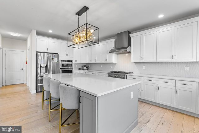 10 UNISON DR, Malvern, PA 19355