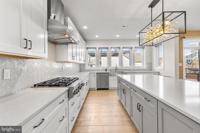 10 UNISON DR, Malvern, PA 19355