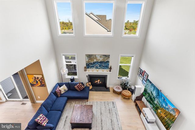 10 UNISON DR, Malvern, PA 19355