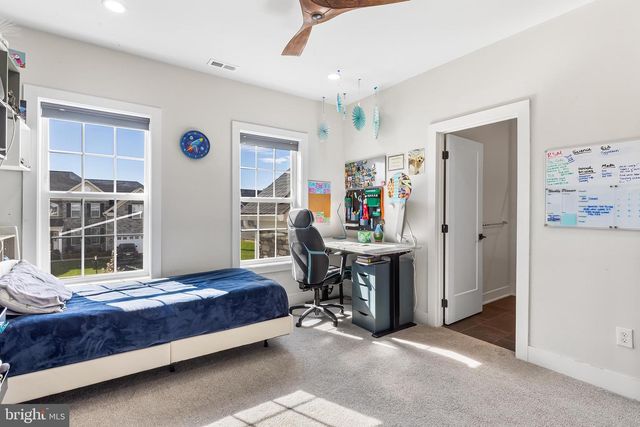 10 UNISON DR, Malvern, PA 19355