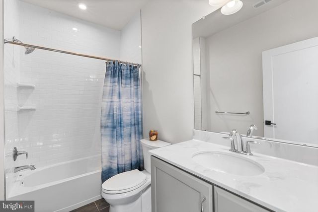 10 UNISON DR, Malvern, PA 19355