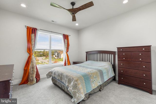 10 UNISON DR, Malvern, PA 19355