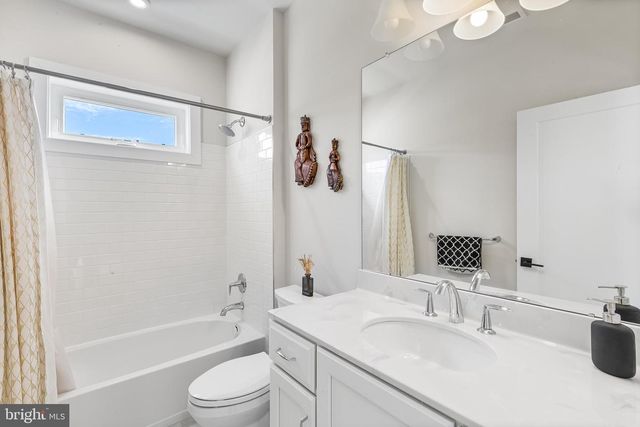 10 UNISON DR, Malvern, PA 19355