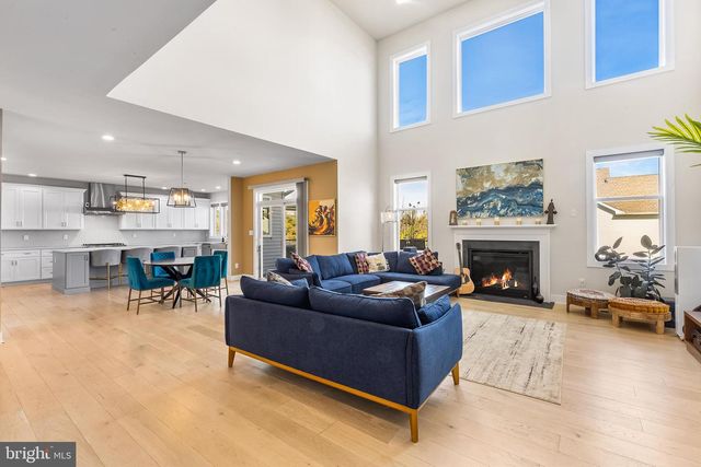 10 UNISON DR, Malvern, PA 19355