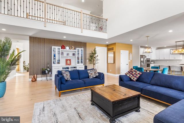 10 UNISON DR, Malvern, PA 19355