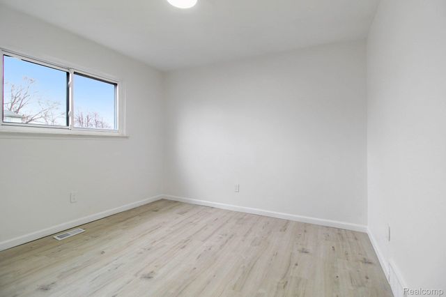 38227 Avondale Street, Westland, MI 48186