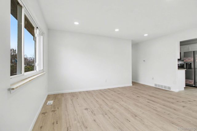 38227 Avondale Street, Westland, MI 48186