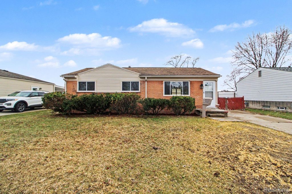 38227 Avondale Street, Westland, MI 48186