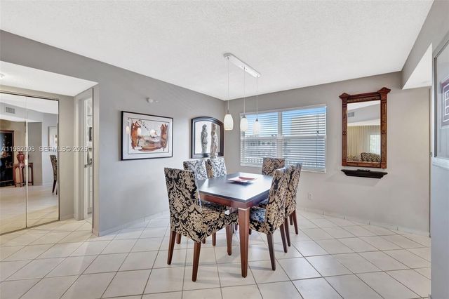 4000 NW 44th Avenue 405, Lauderdale Lakes, FL 33319