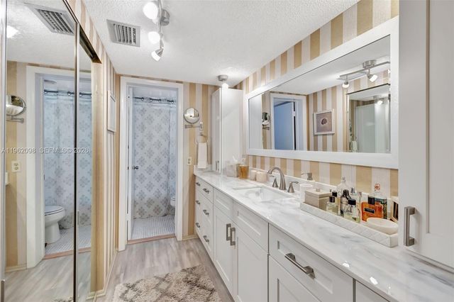 4000 NW 44th Avenue 405, Lauderdale Lakes, FL 33319