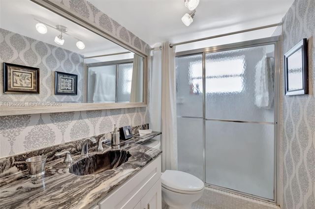 4000 NW 44th Avenue 405, Lauderdale Lakes, FL 33319