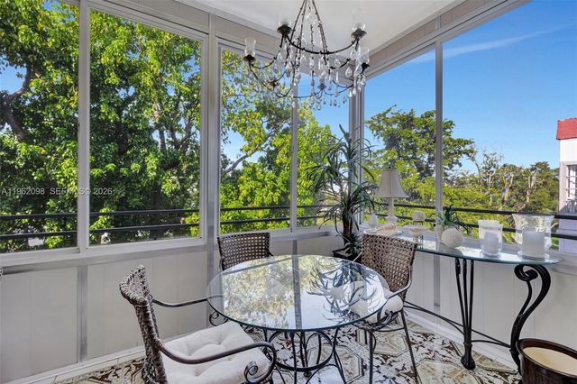 4000 NW 44th Avenue 405, Lauderdale Lakes, FL 33319