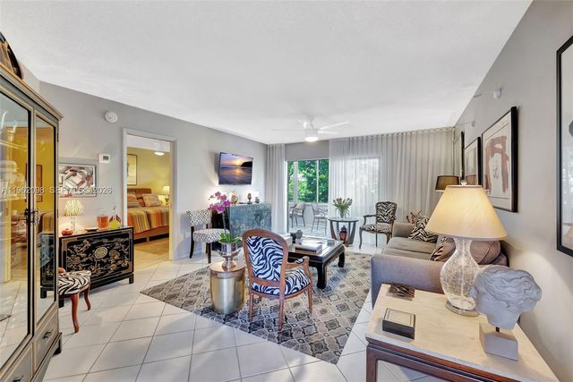 4000 NW 44th Avenue 405, Lauderdale Lakes, FL 33319