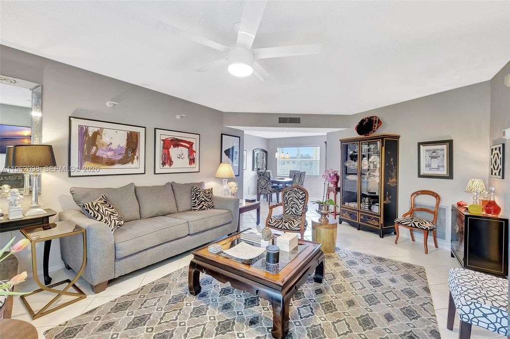 4000 NW 44th Avenue 405, Lauderdale Lakes, FL 33319