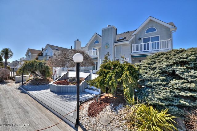 19 Centerboard Drive, Bayville, NJ 08721
